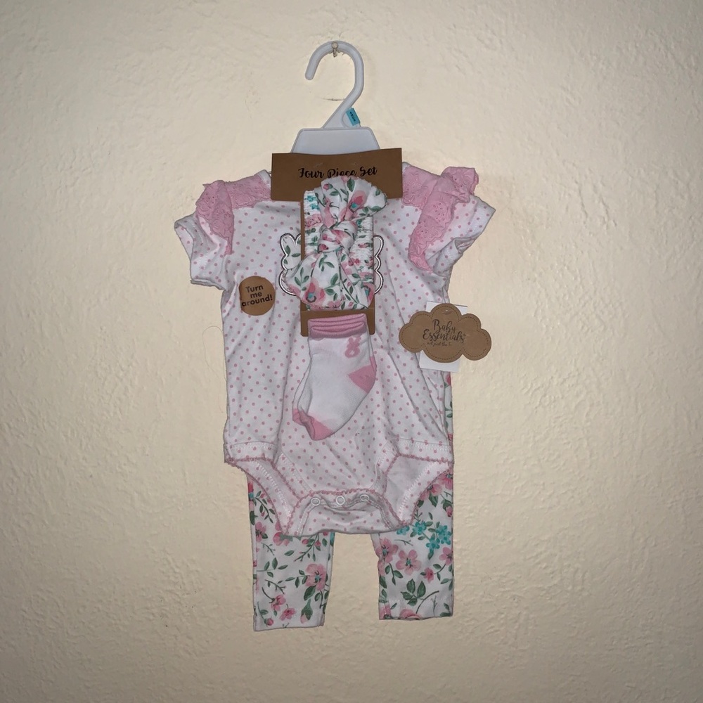 6 months Easter bunny girl outfit nwt twins ? 2 available